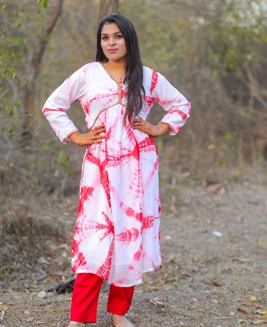 Avelia Bandhani Tie and Dye Kurta and Pant Set