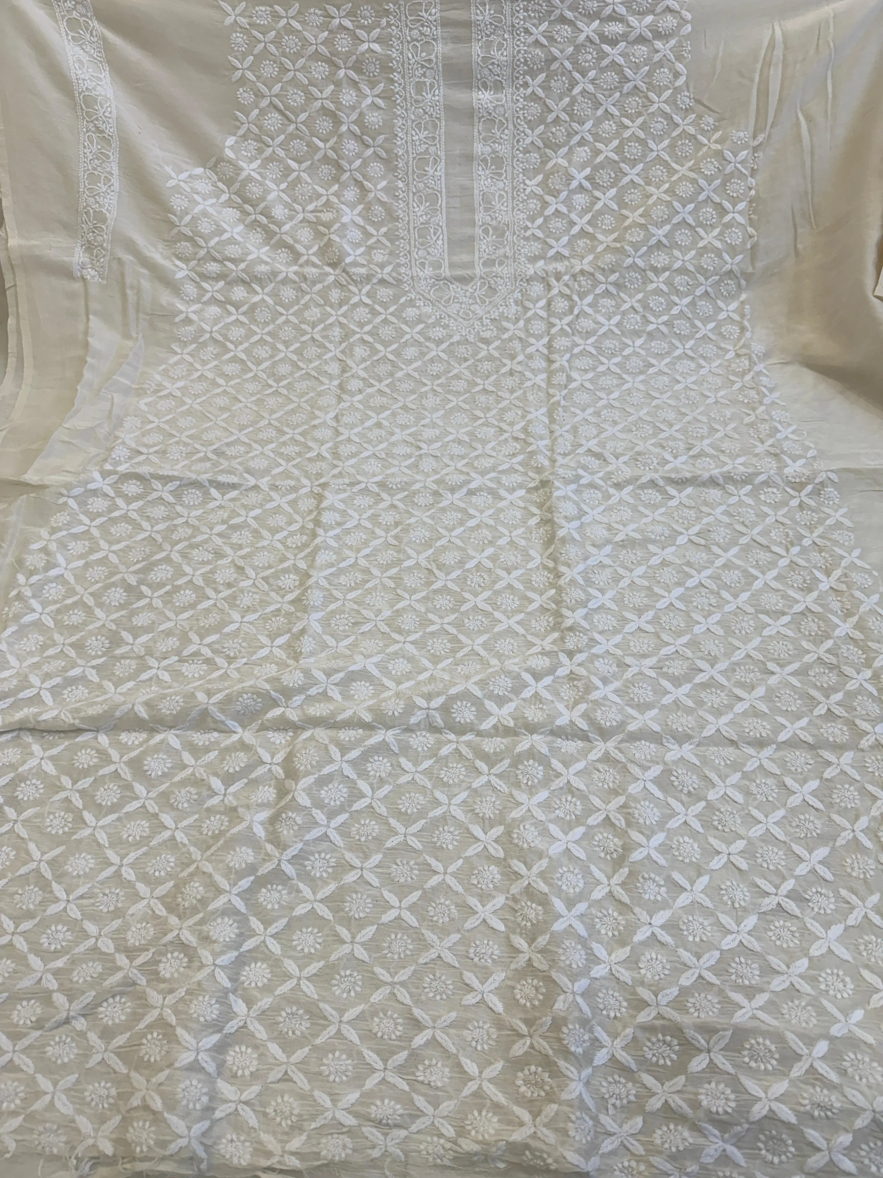 Vaibhav Men's Chanderi Chikan Kurta